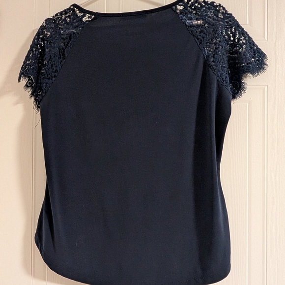 Suzy shier tshirt lace sleeves - Picture 3 of 3